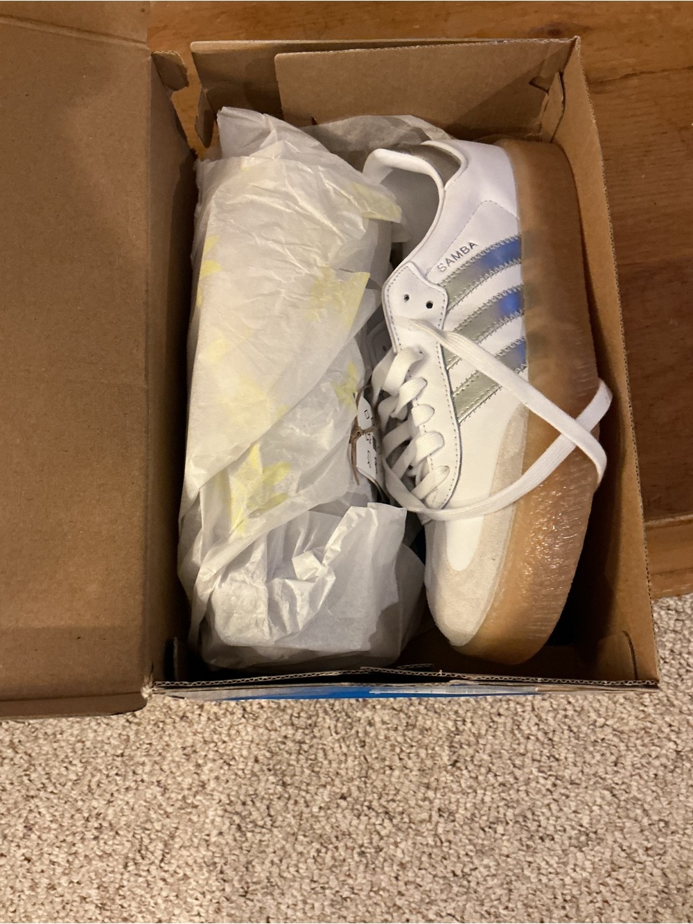 adidas sambe W  Classic White Sneakers and Gum Sole Women’s 8.5 JQ8412 - Picture 2 of 7